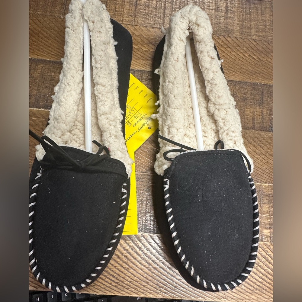 Dear Foam Womens Black Slippers With Shearling Lining New Size Medium 7-8